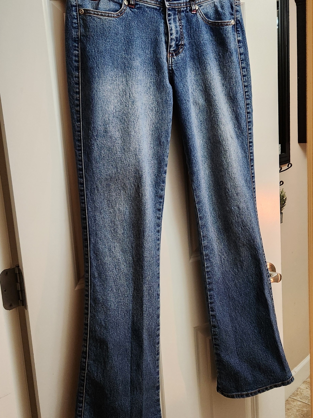 ECKORED, Size 9,  Women's, JUNIORS,  Medium Blue, Stretchy, Flared Jeans.